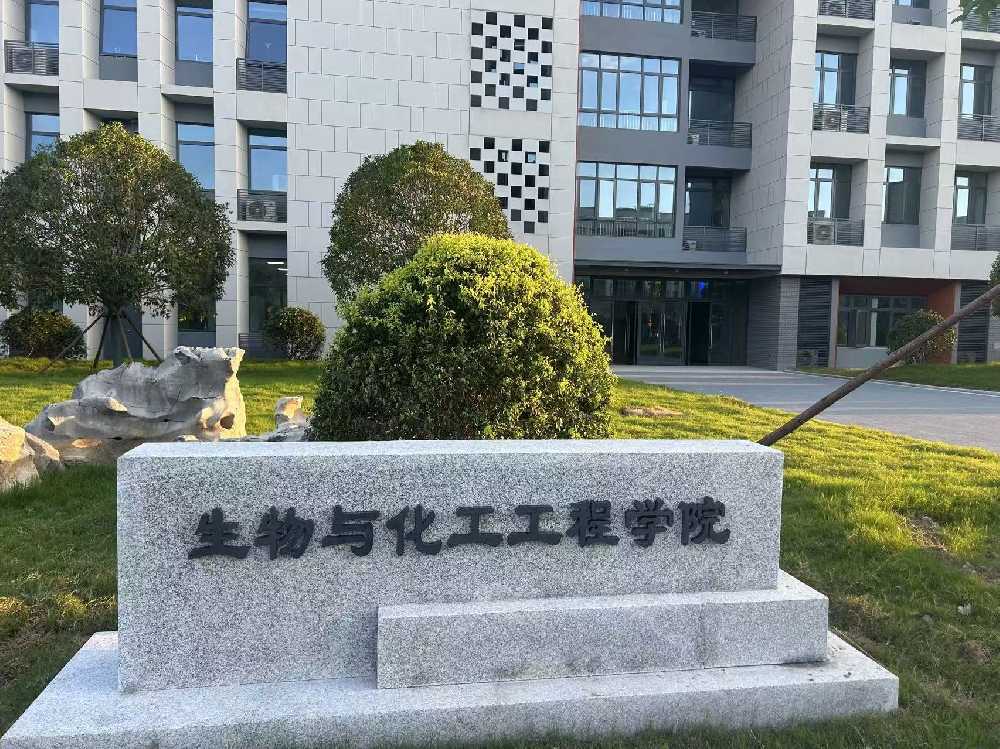 吴兴区扬州职业大学体育场高杆灯项目
